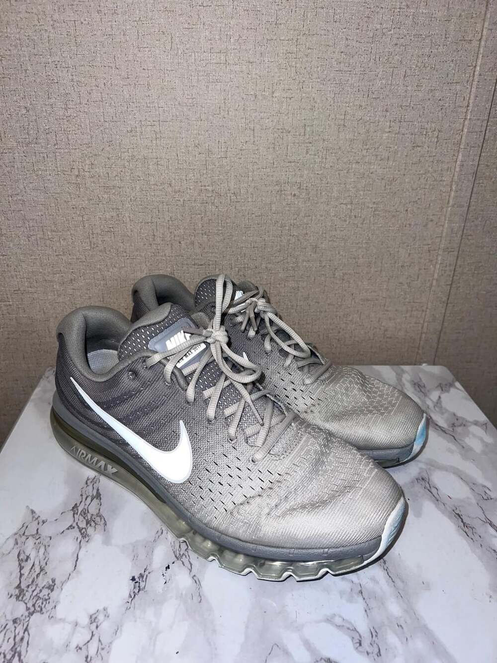Nike Air Max 2017 Grey Running Shoes size 11.5